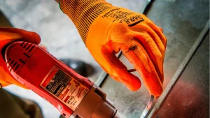 Guantes de seguridad industrial: poliéster, cuero y nitrilo para proteger tus manos